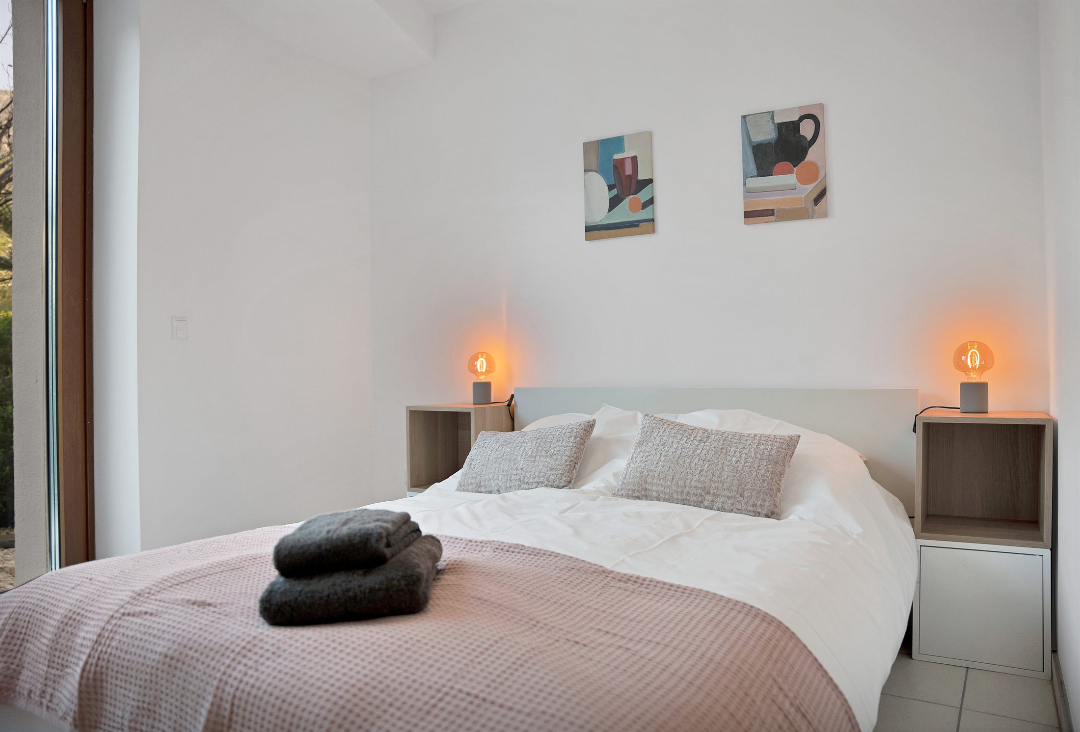 Bedroom with garden view
