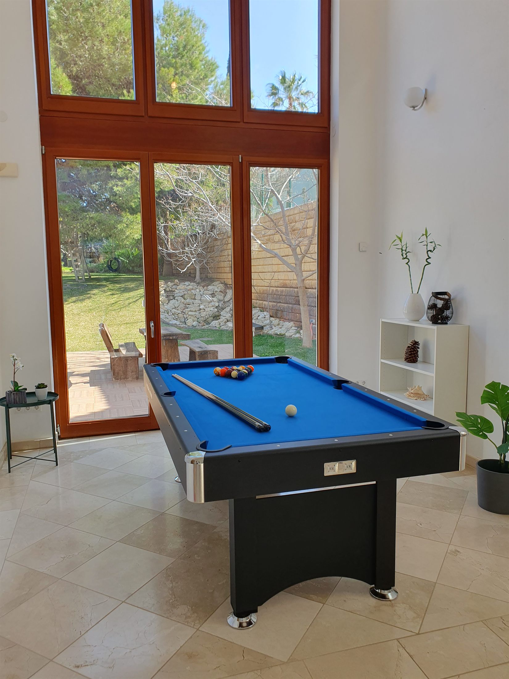 Pool table