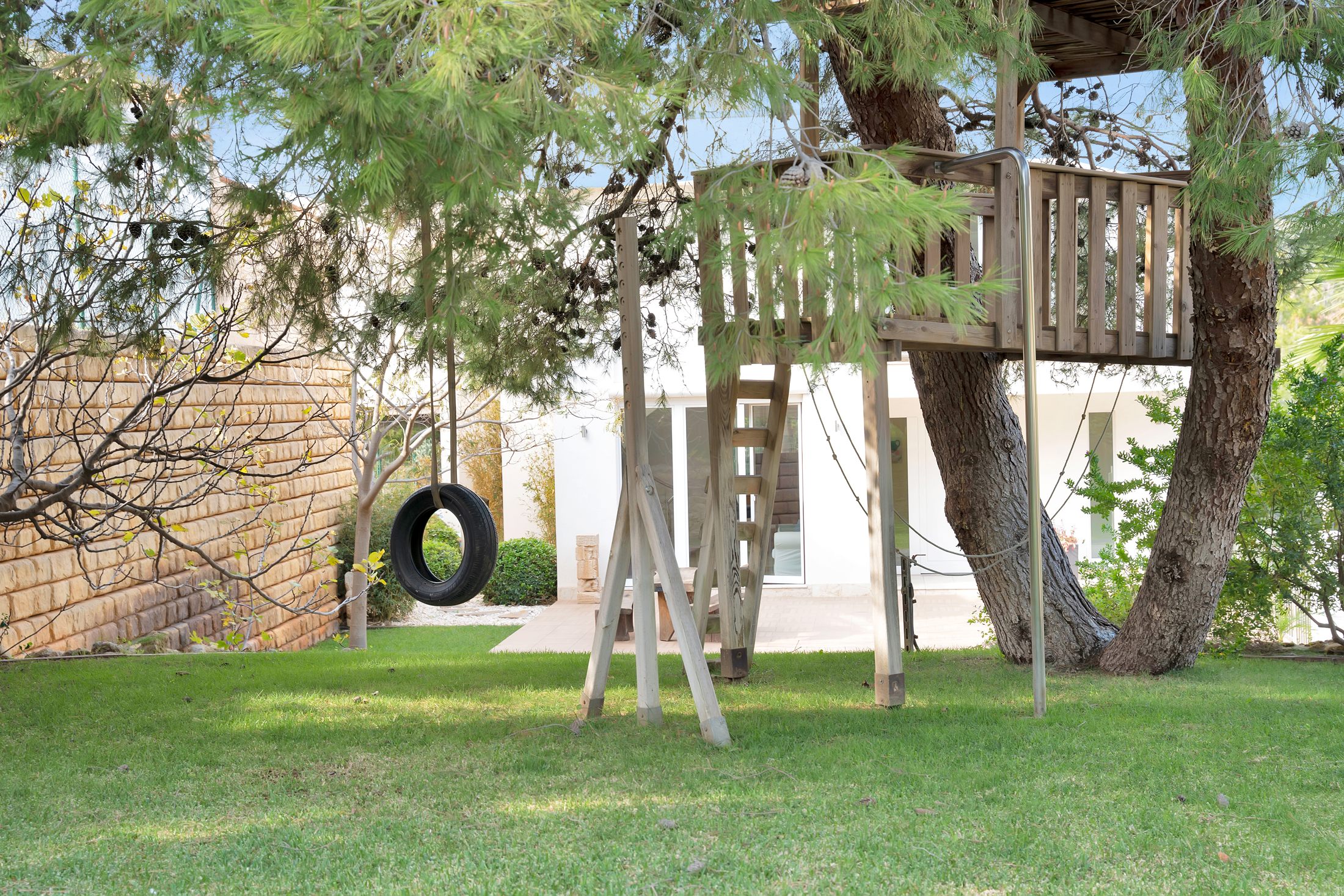 Treehouse with swing set
