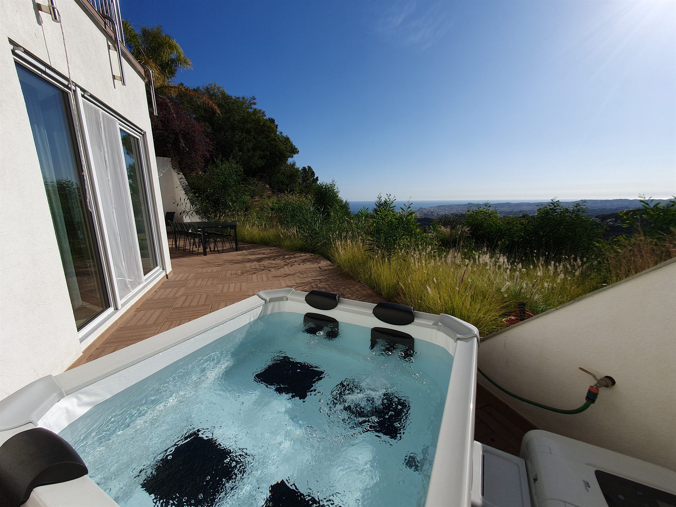 Jacuzzi terrace on the lower level with sea view