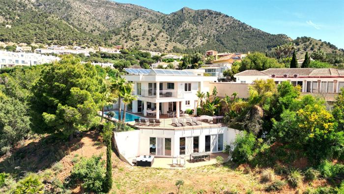 Aerial view of Villa Sol y Viento in its hillside setting